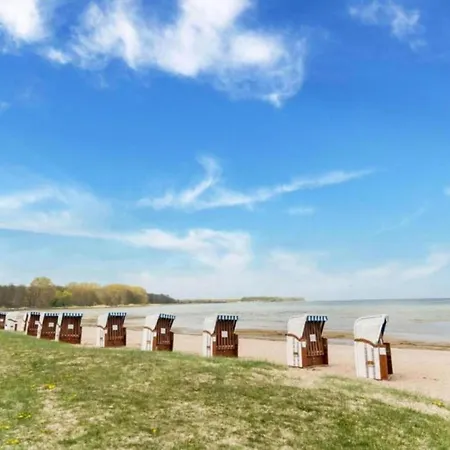 In Mit Meeresstrand Apartamento Zierow